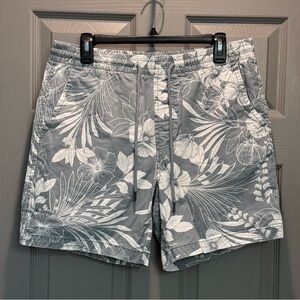 Aeropostale Gray and White Hawaiian Patterned Shorts
